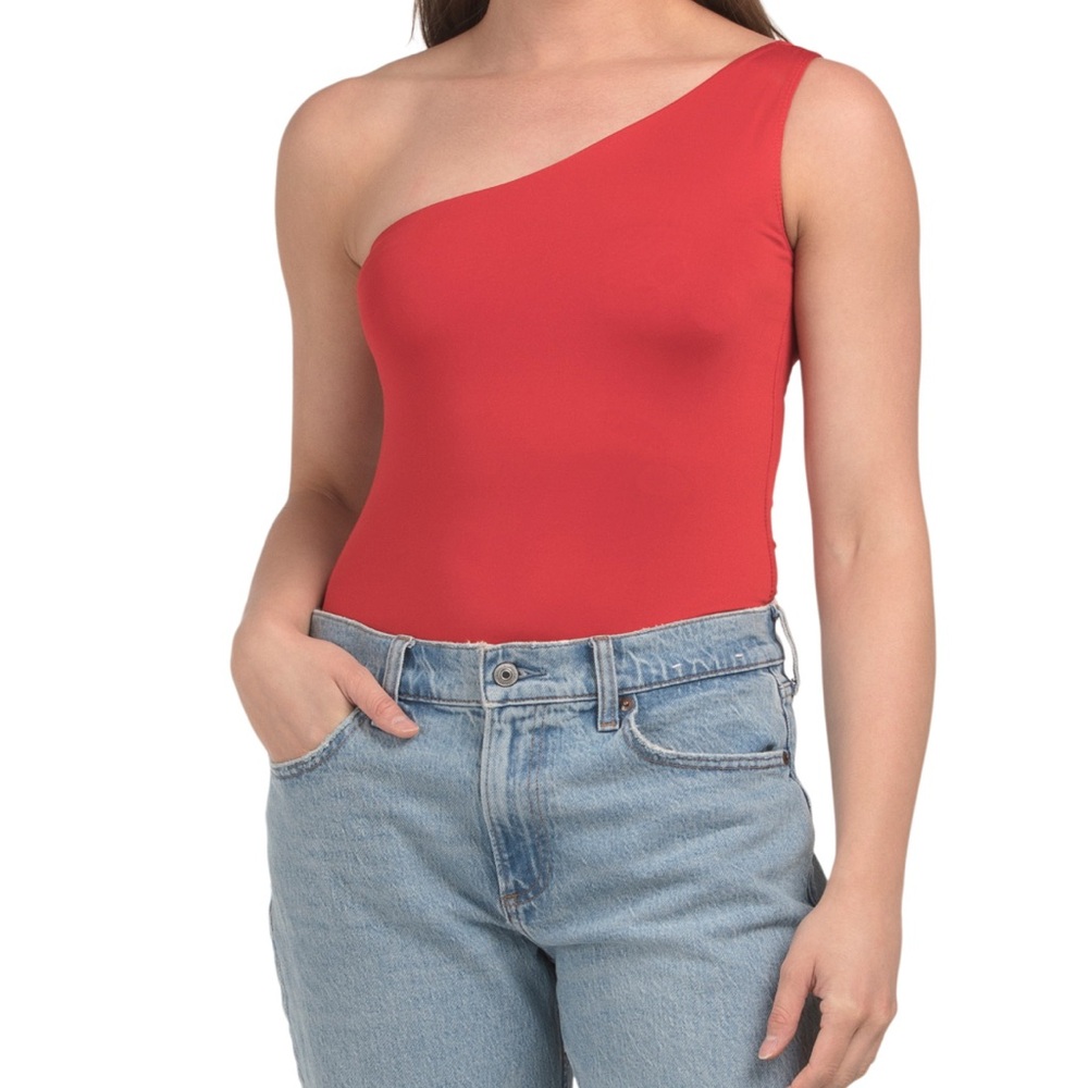 🔴One-Shoulder Red Bodysuit